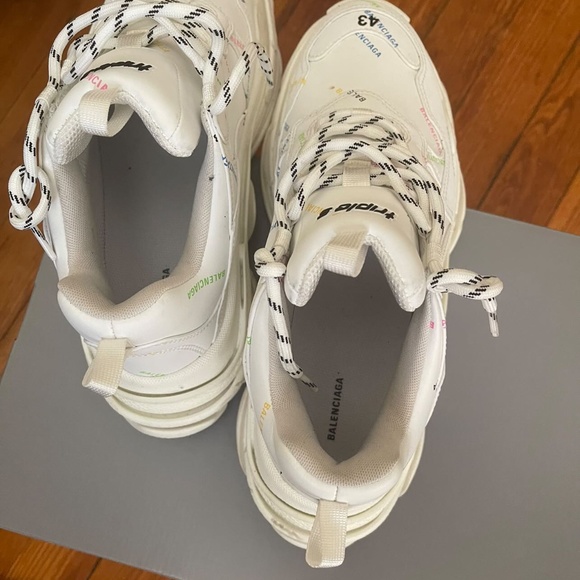 Balenciaga - Picture 3 of 3